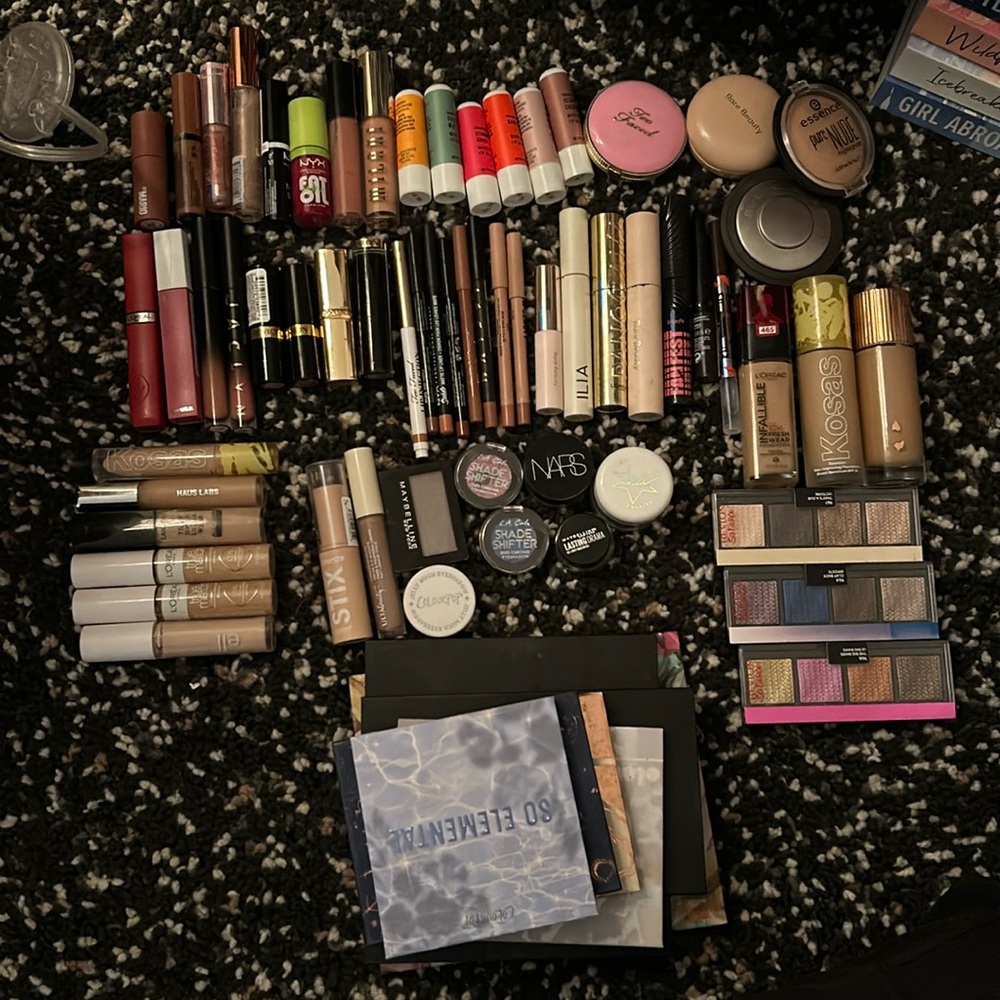 HUGE makeup bundle